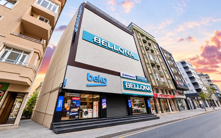 Bellona ve Beko tabelalı Piranlar mağaza binası