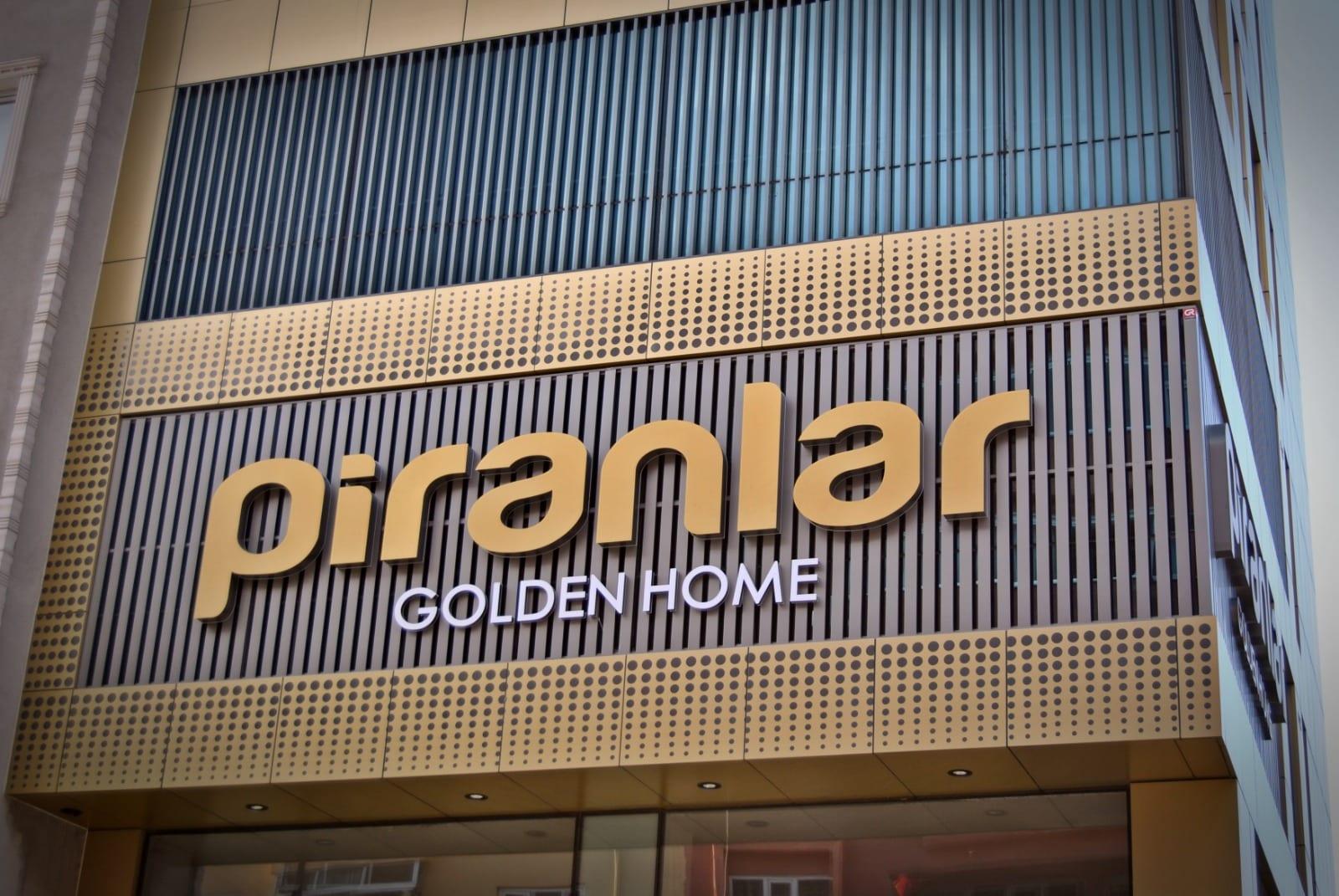 Piranlar Golden Home mağazasının tabelası